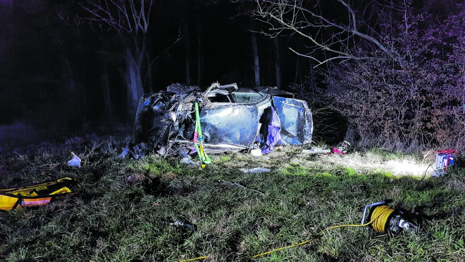 Fahrzeug überschlägt sich (Foto: nh)