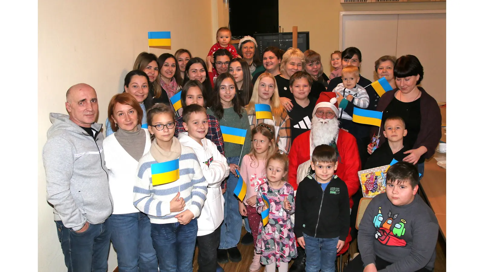 Eine von der Bürgerinitiative „SGR 4 Ukraine“ organisierte Weihnachtsfeier bietet Geflüchteten aus der Ukraine einige Stunden des Beisammenseins in gemütlicher Atmosphäre. (Foto: Borchers, Bastian)