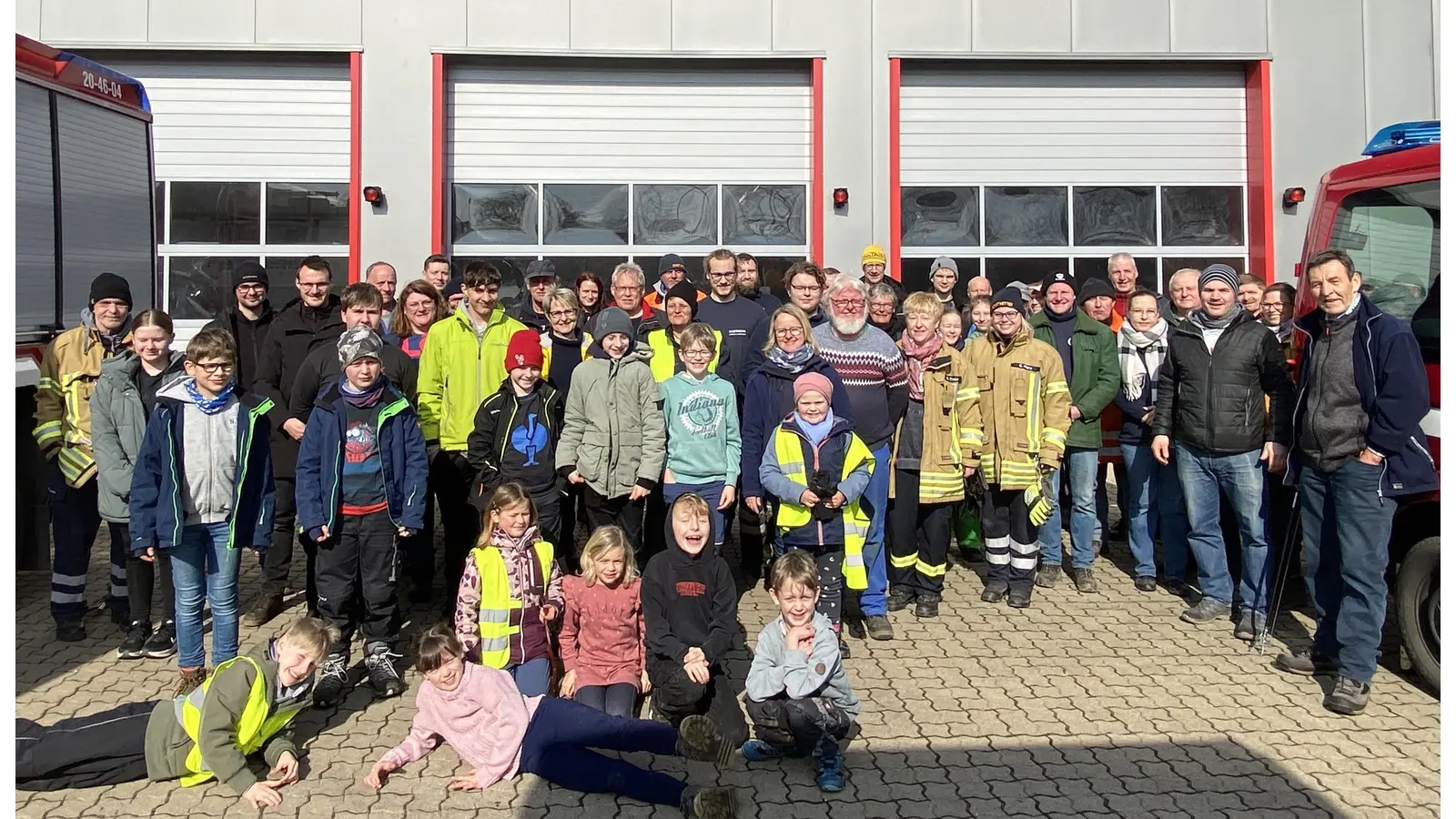 Rund 60 Helfer packen beim Müllsammeln an.  (Foto: privat)