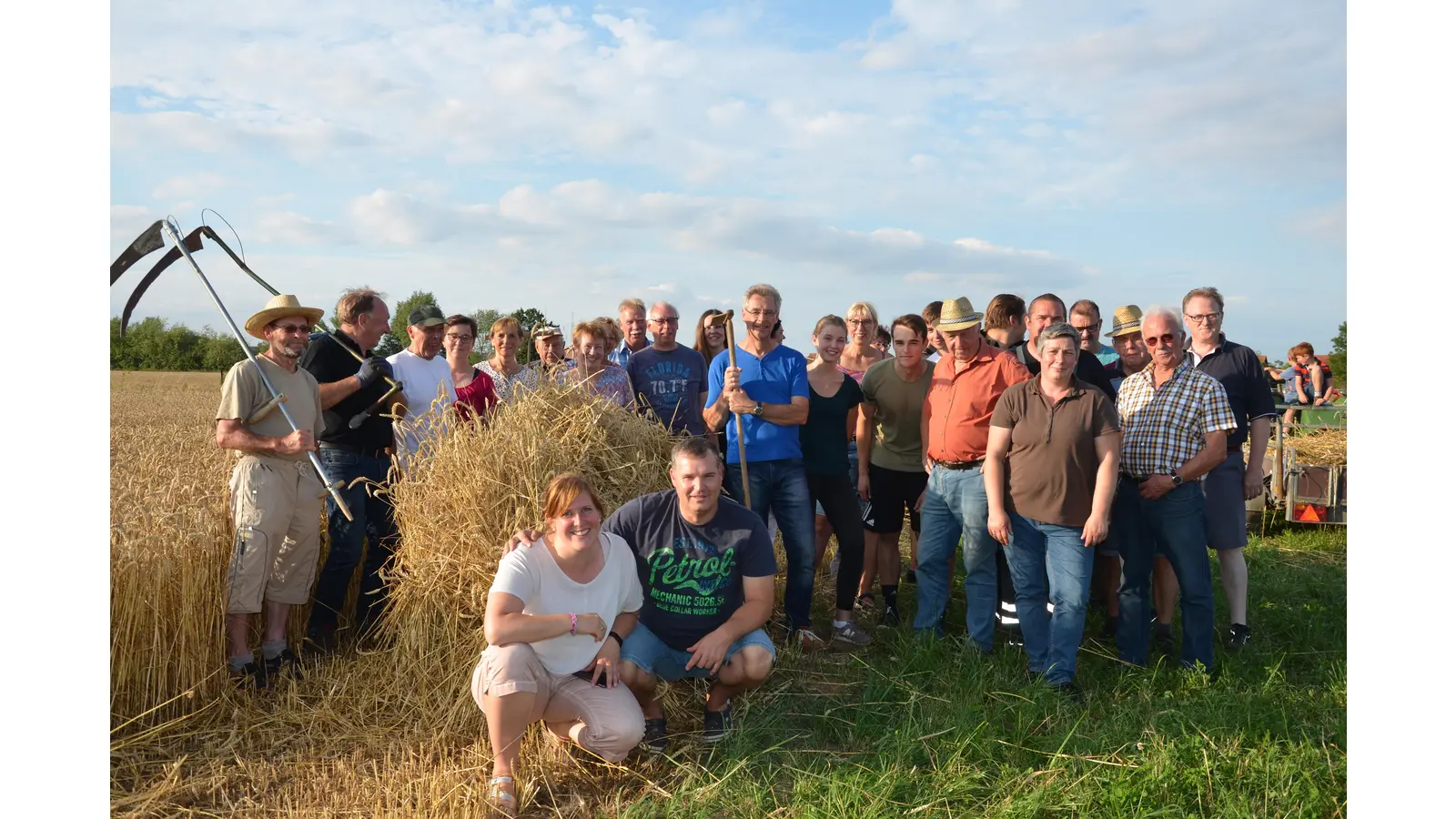 Der Festausschuss lädt zum Erntefest in Nienbrügge. (Foto: ds)