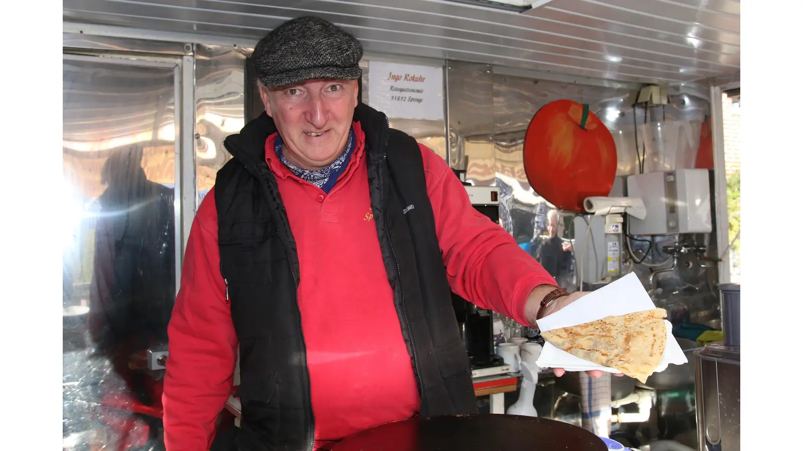 Ingo Rokahr bietet seit 30 Jahren seine Crêpes in Rodenberg an. (Foto: bb)