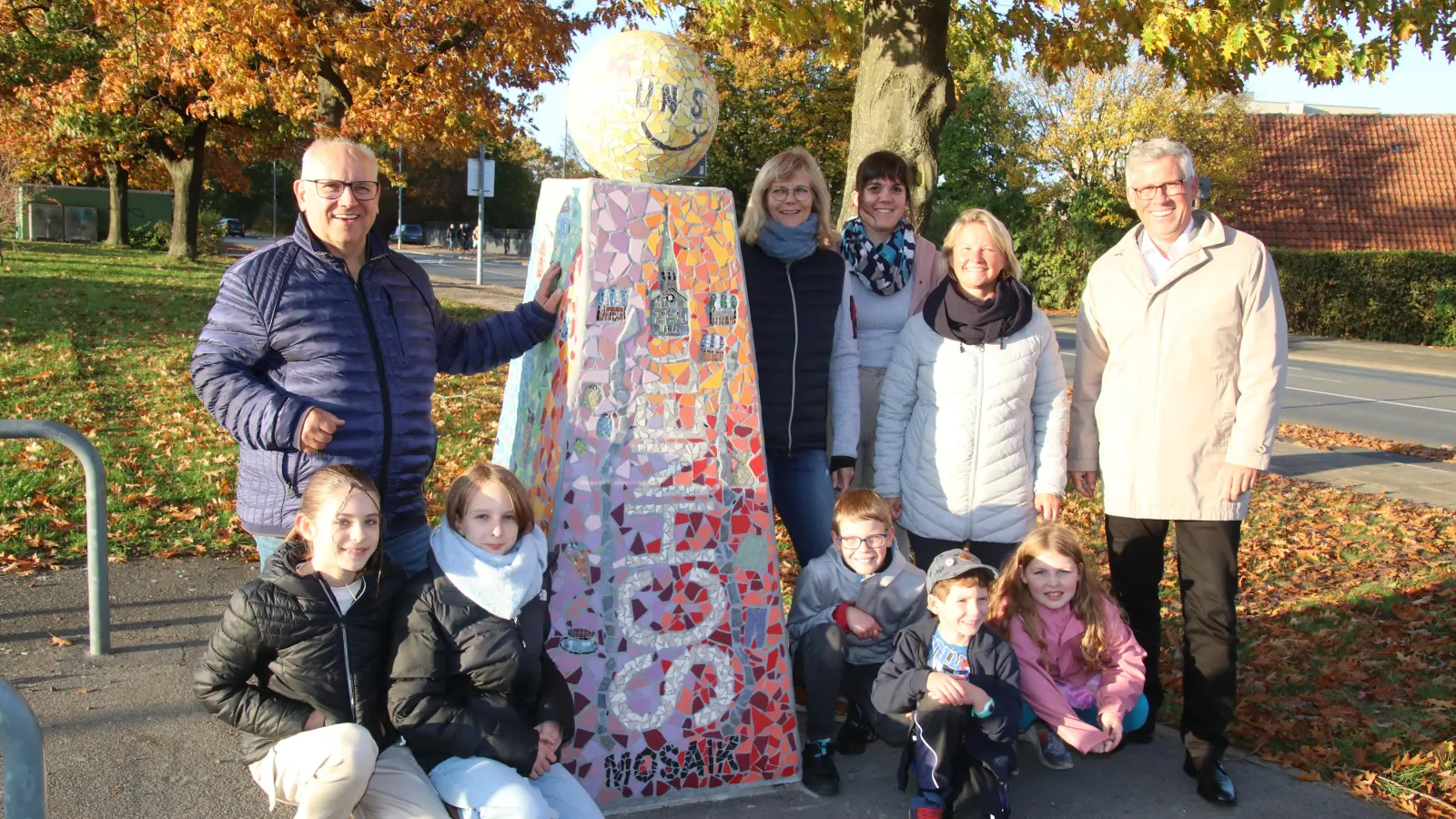 Mit der Mosaikkonzeptsäule wurde der erste Baustein für ein neues Wegekonzept gesetzt.  (Foto: gi)