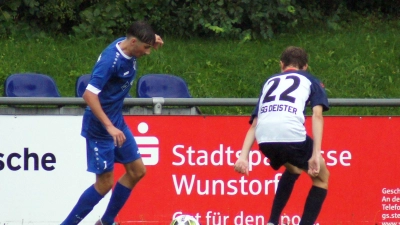 Versucht an seinem Gegenspieler vorbeizukommen: Jerome Tinney (li.). (Foto: privat)