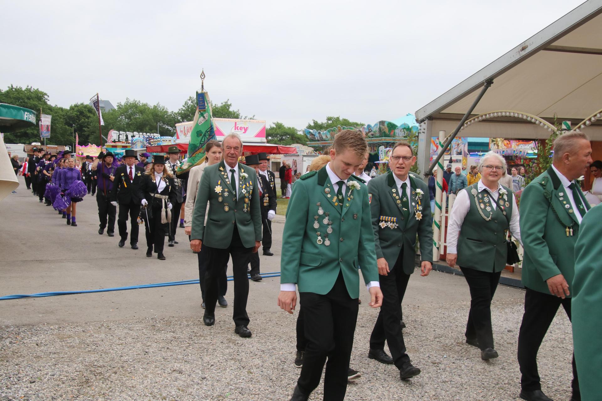 Unsere Fotos zum Ausmarsch am Sonntag. (Foto: gi)