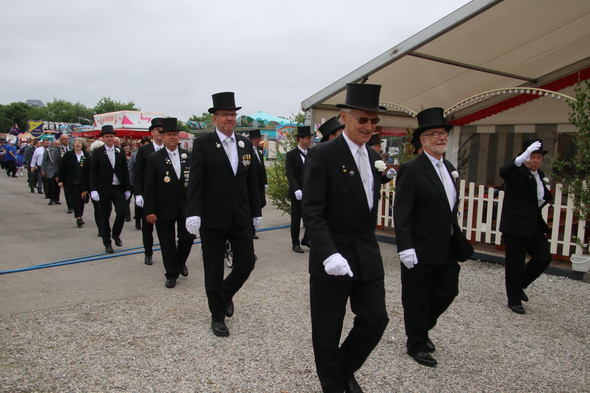 Unsere Fotos zum Ausmarsch am Sonntag. (Foto: gi)