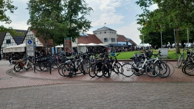 Viel los: Fahrräder an der Ratskellerweise. (Foto: wb)