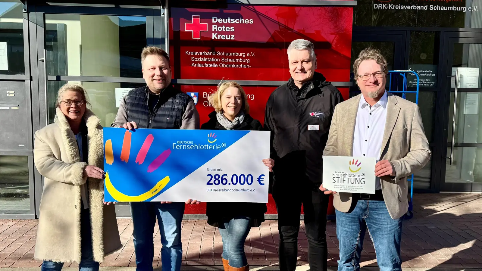 Peggy Nottmeier, Stephan Masch, Melanie Könemann, Christoph Fischer und Thomas Hoffmann bei der Übergabe des symbolischen Fördermittelschecks. (Foto: Max Thümmel)