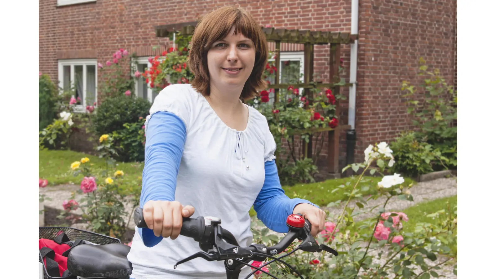 Ina Dunkel ist mit dem Fahrrad unterwegs, um ihre Patienten zu versorgen. (Foto: privat)