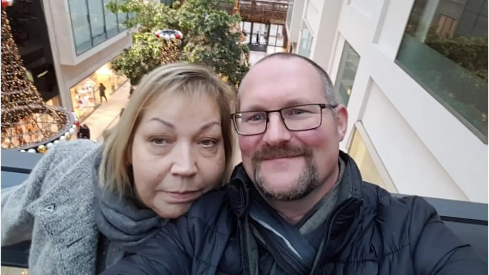 Sascha Hirsch, hier mit Ehefrau Yvonne, hatte beim Marktkauf einen Notfall durch Unterzuckerung und die Mitarbeiter halfen hochprofessionell. Er sagt: „Danke!“  (Foto: ste)