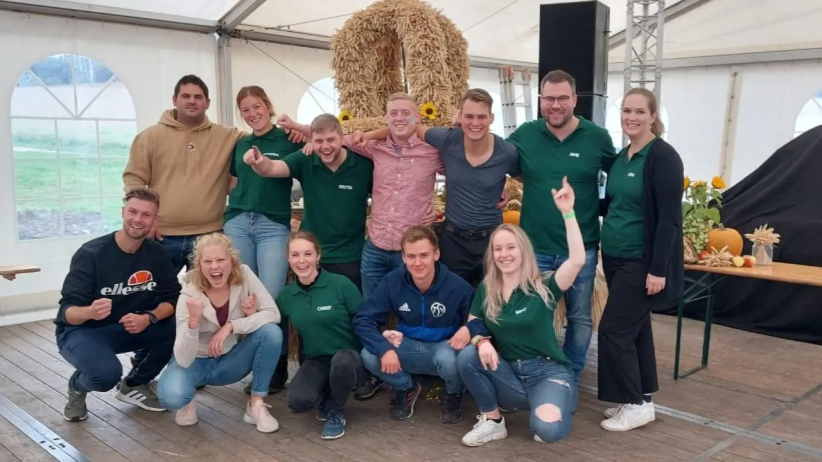 Die Dorfjugend Algesdorf freut sich auf viele Gäste beim Erntefest.  (Foto: privat)