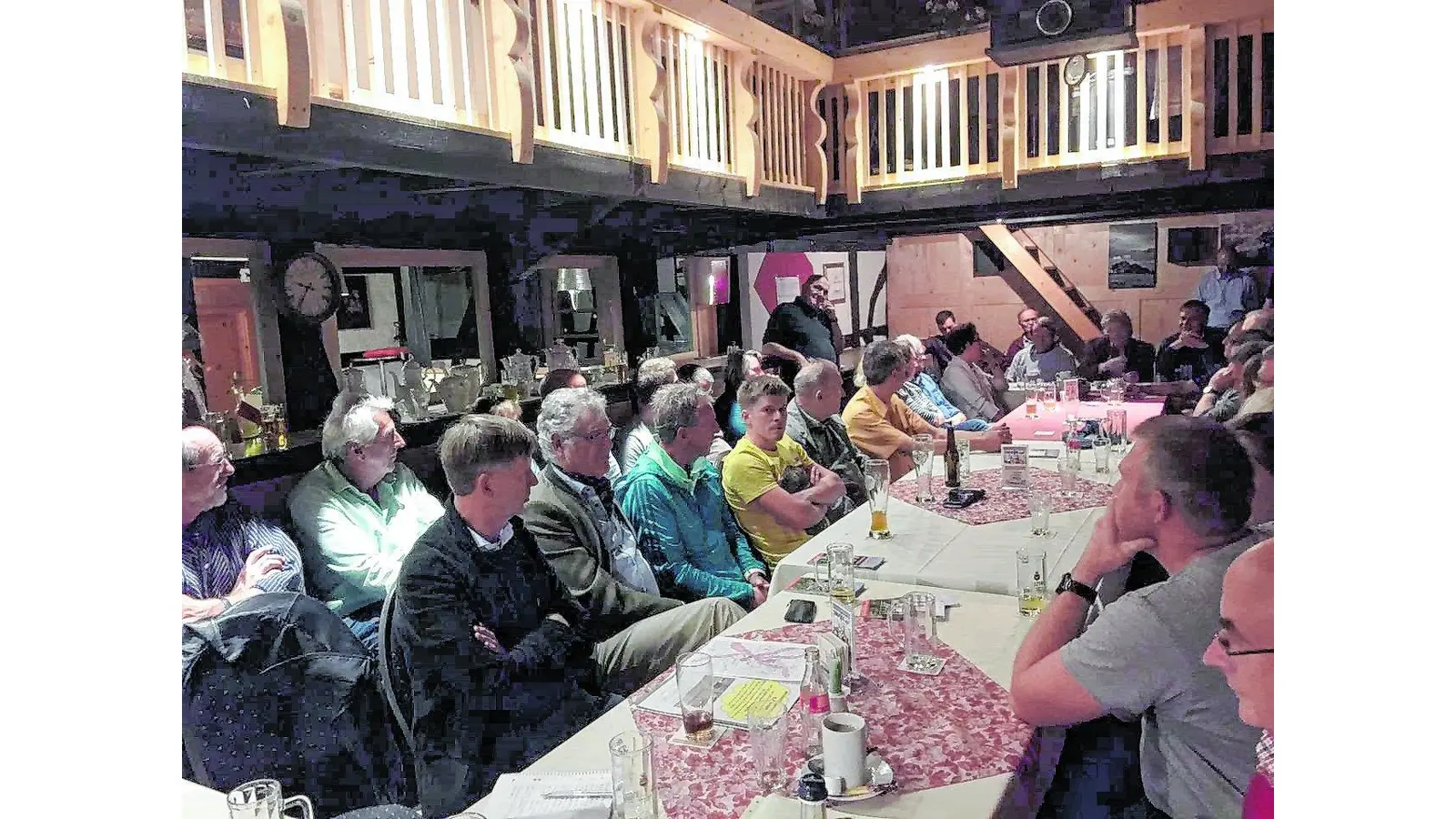 Wieder diskutieren Bürger über mehrere Stunden (Foto: al)