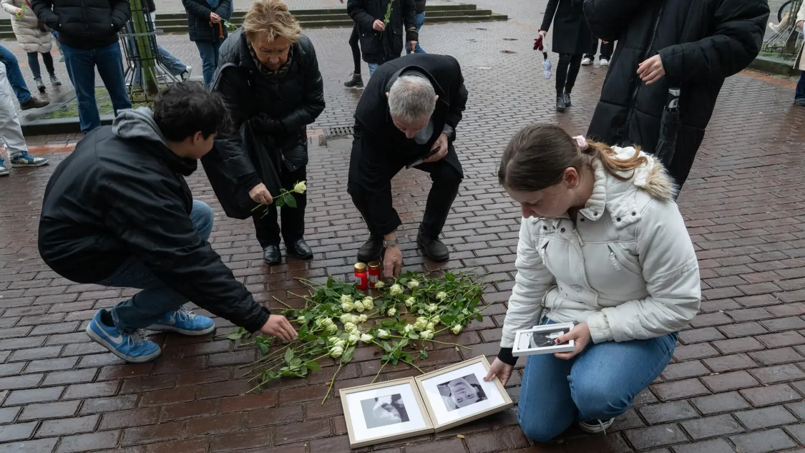 Schüler werden an den Stolpersteinen jeweils selbst gestaltete Gedenkzeremonien halten.  (Foto: archiv bb)