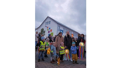 Strahlende Augen und bunte Lichter gab es beim Lichterfest in der Julianen-KiTa. (Foto: privat)