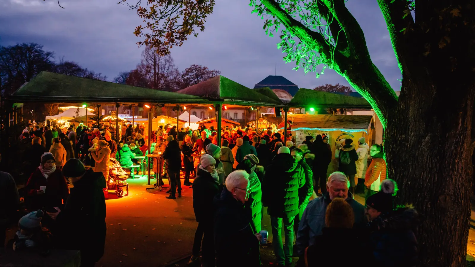 Bad Nenndorf bietet stimmungsvollen Weihnachtsmarkt auf der Esplanade. (Foto: Marie-Christin Pratsch)