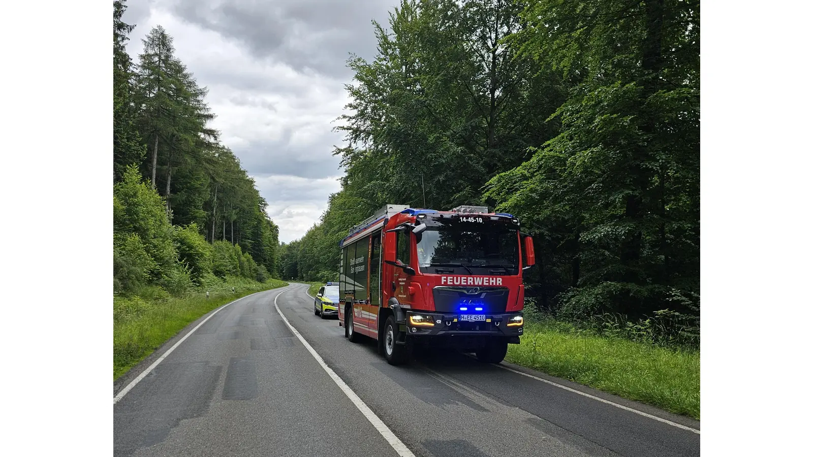 Die Feuerwehr rettete den jungen Mountainbiker bei Egestorf aus dem Deister. (Foto: privat)