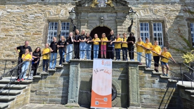 Nach dem Wertungssingen: Der Kinderchor vor dem Schloss Erwitte. (Foto: privat)