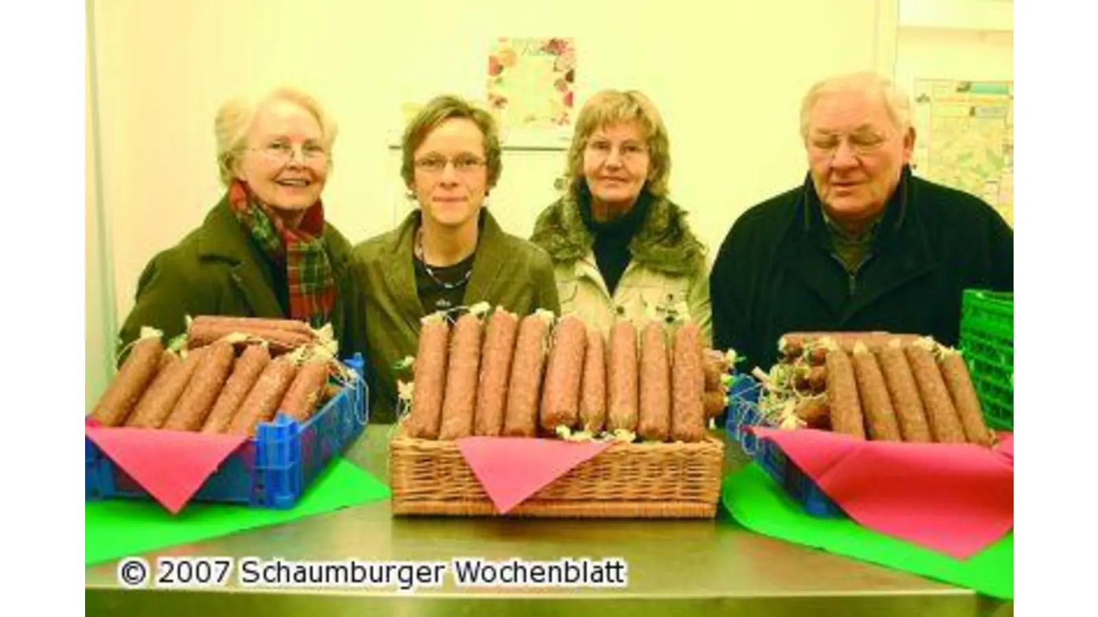 160 Mettwürste für die Stadthäger Tafel (Foto: bb)