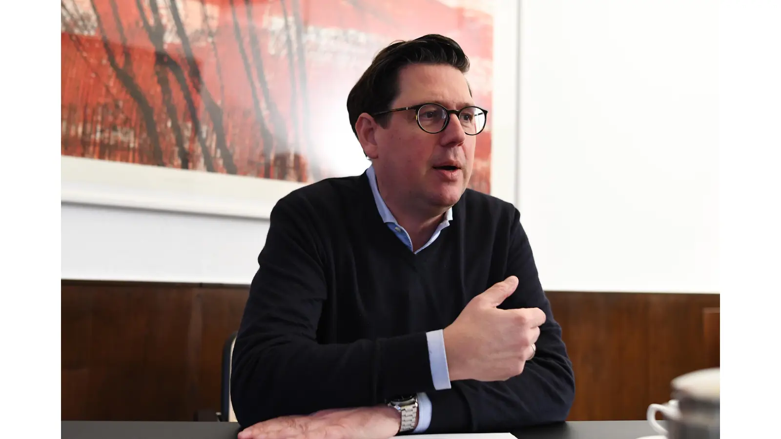 Bürgermeister Axel Wohlgemuth informiert zum Stand der Arbeiten an der Grundschule. (Foto: nd)