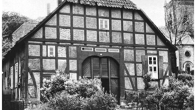 Ein Foto der ehemaligen Schule von Bad Nenndorf, aus dem neuen Kalender. (Foto: Museum Bad Nenndorf / Repro gk)