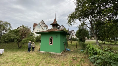 Das Dach ist einmalig. Ein Lüfterturm entlüftet das einschalig gebaute Häuschen.  (Foto: ste)