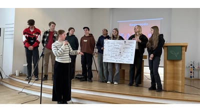 Im Rahmen der Schülerakademie beschäftigen sich rund 60 Jugendliche mit dem Thema „Menschenhass und Menschenwürde”. (Foto: Landeskirche)