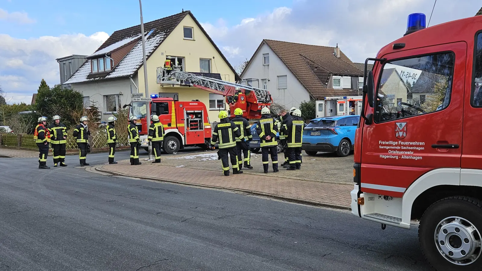 Personenrettung: Die Feuerwehr im Einsatz. (Foto: Feuerwehr)