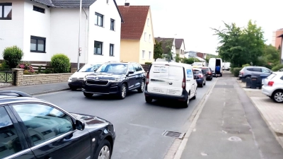 Rushour und Stau auf dem Hasenpfahl vor der Sperrung durch die Kreiselbaustelle... (Foto: gk)