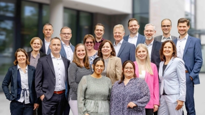 Freut sich auf viele Besucher: Das Team der Volksbank in Wunstorf. (Foto: privat)