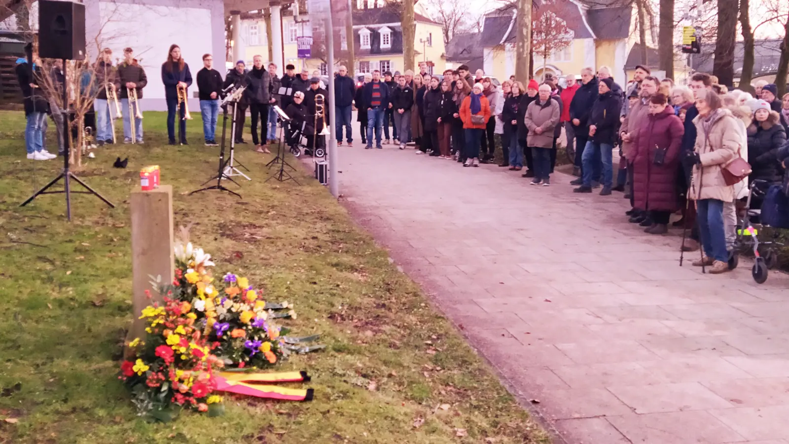 Große Beteiligung an Gedenkveranstaltung. (Foto: privat)