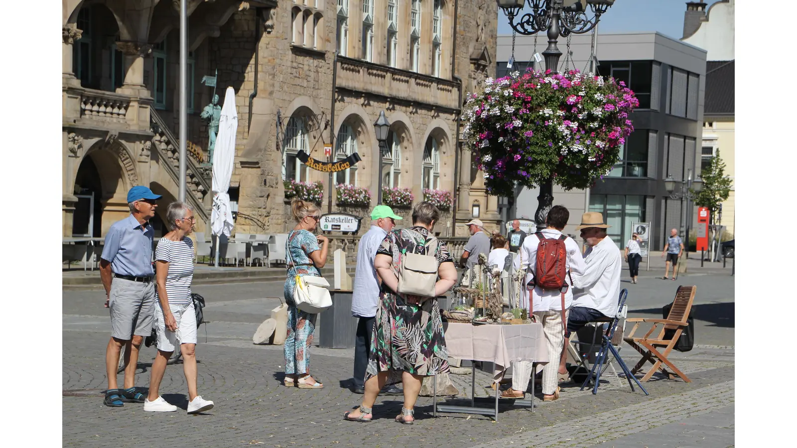 Farbenfroh, kreativ und immer für die eine oder andere Überraschung gut: Am Sonntag übernehmen die Künstler aus der Region im Rahmen des Kunstmarktes „Open Art“ wieder den Marktplatz. (Foto: nh)