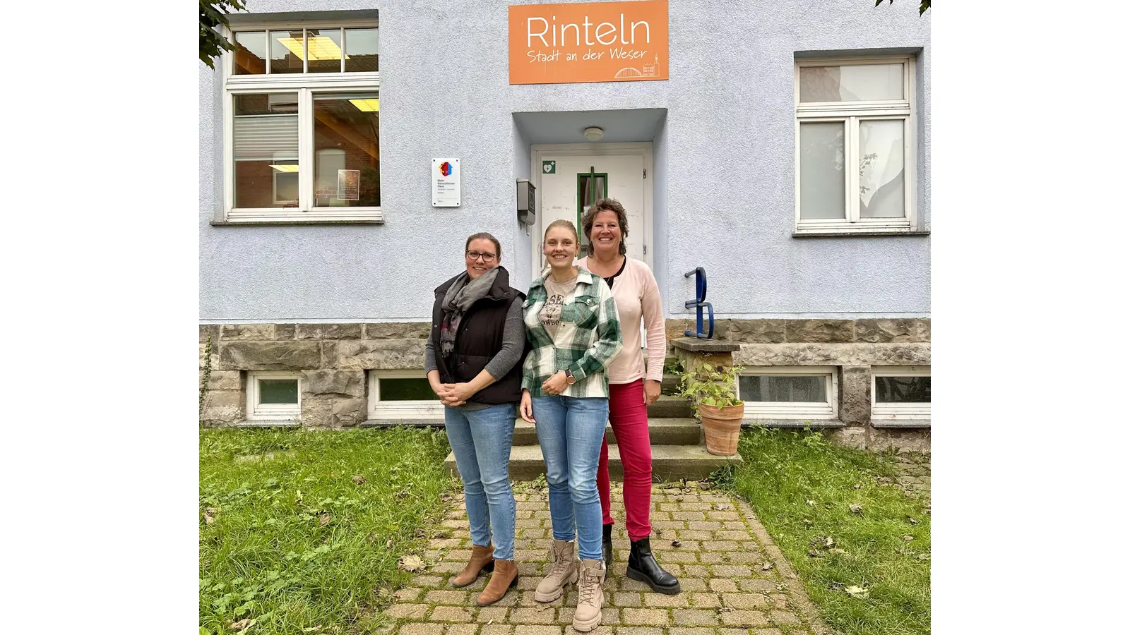 Silke Schneeweiß, Alena Ulrich und Claudia Zehrer freuen sich über die gelungene Kooperation zwischen Stadtjugendpflege und Polizei. (Foto: ste)