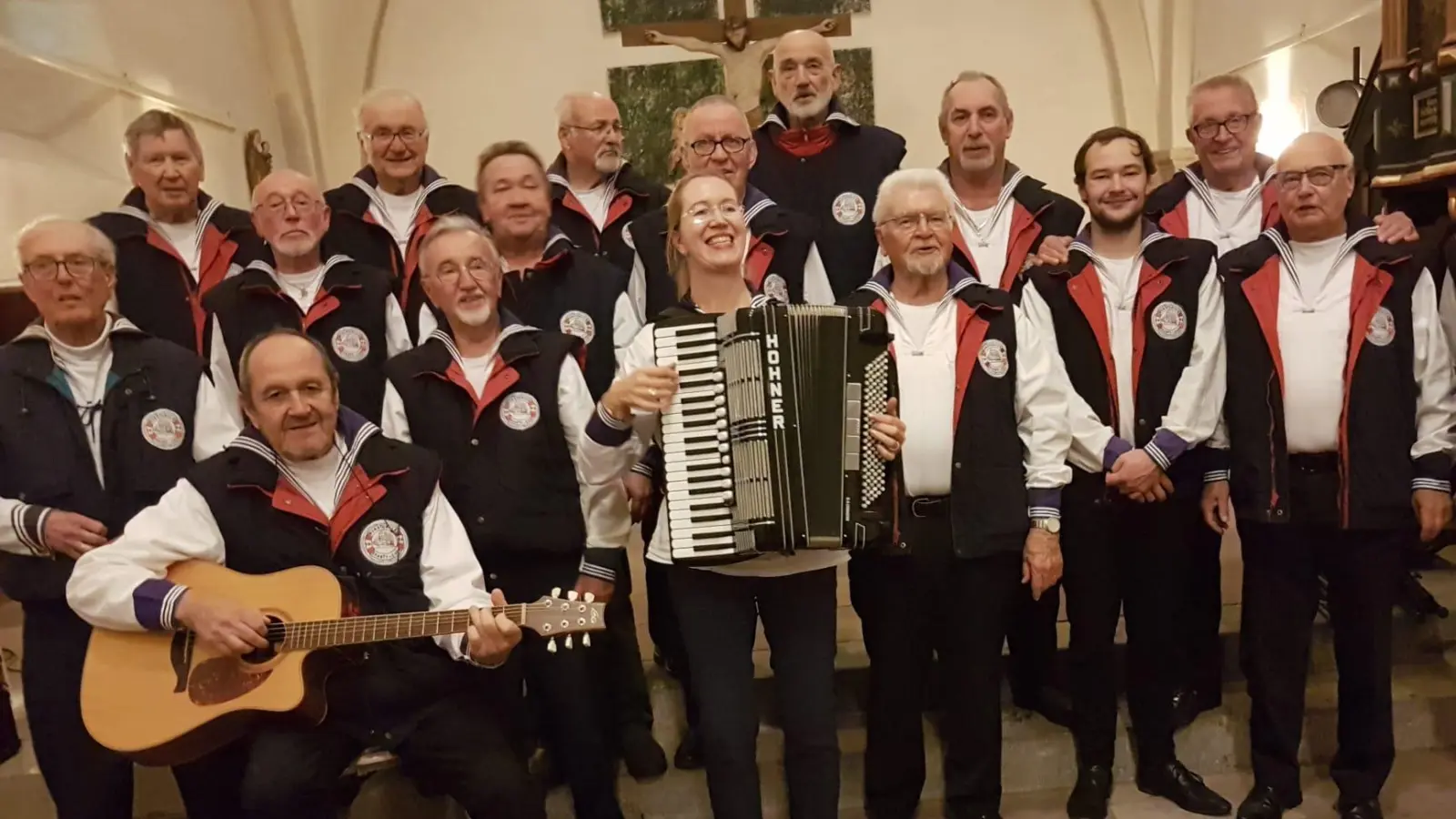 In der Stadtkirche: Der Shanty Chor begeistert Publikum mit guter Musik und guter Laune.  (Foto: privat)