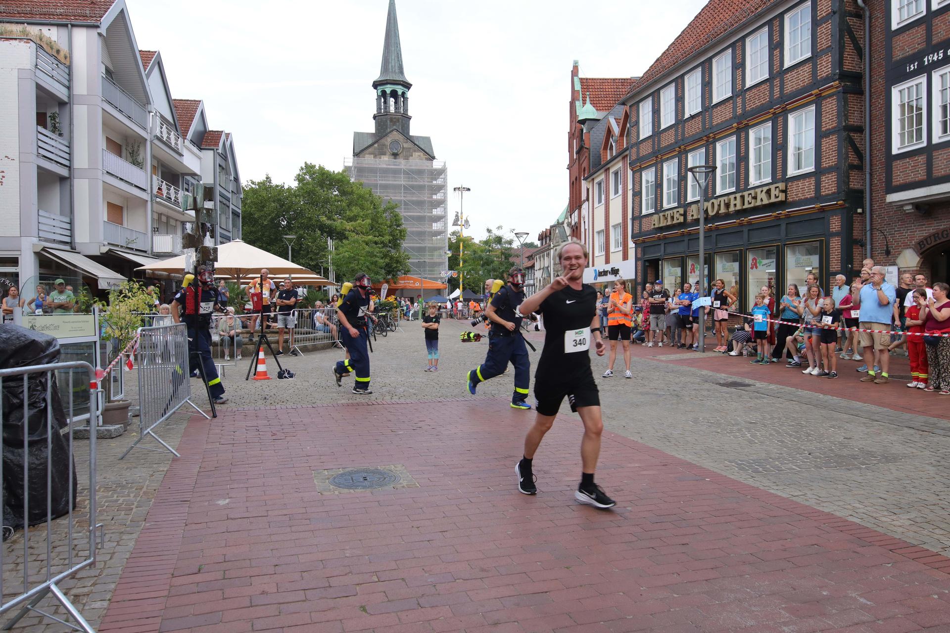 Durch die Innenstadt: Der 1. Wunstorfer Citylauf. (Foto: tau)