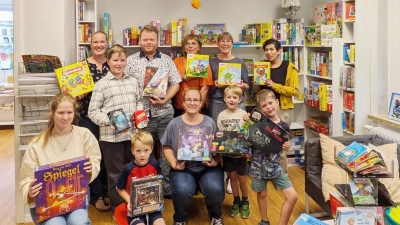 Freuen sich auf den Spielenachmittag im Rodenberger Feuerwehrhaus: Die Bücherfreunde der Samtgemeindebücherei in Rodenberg. (Foto: privat)