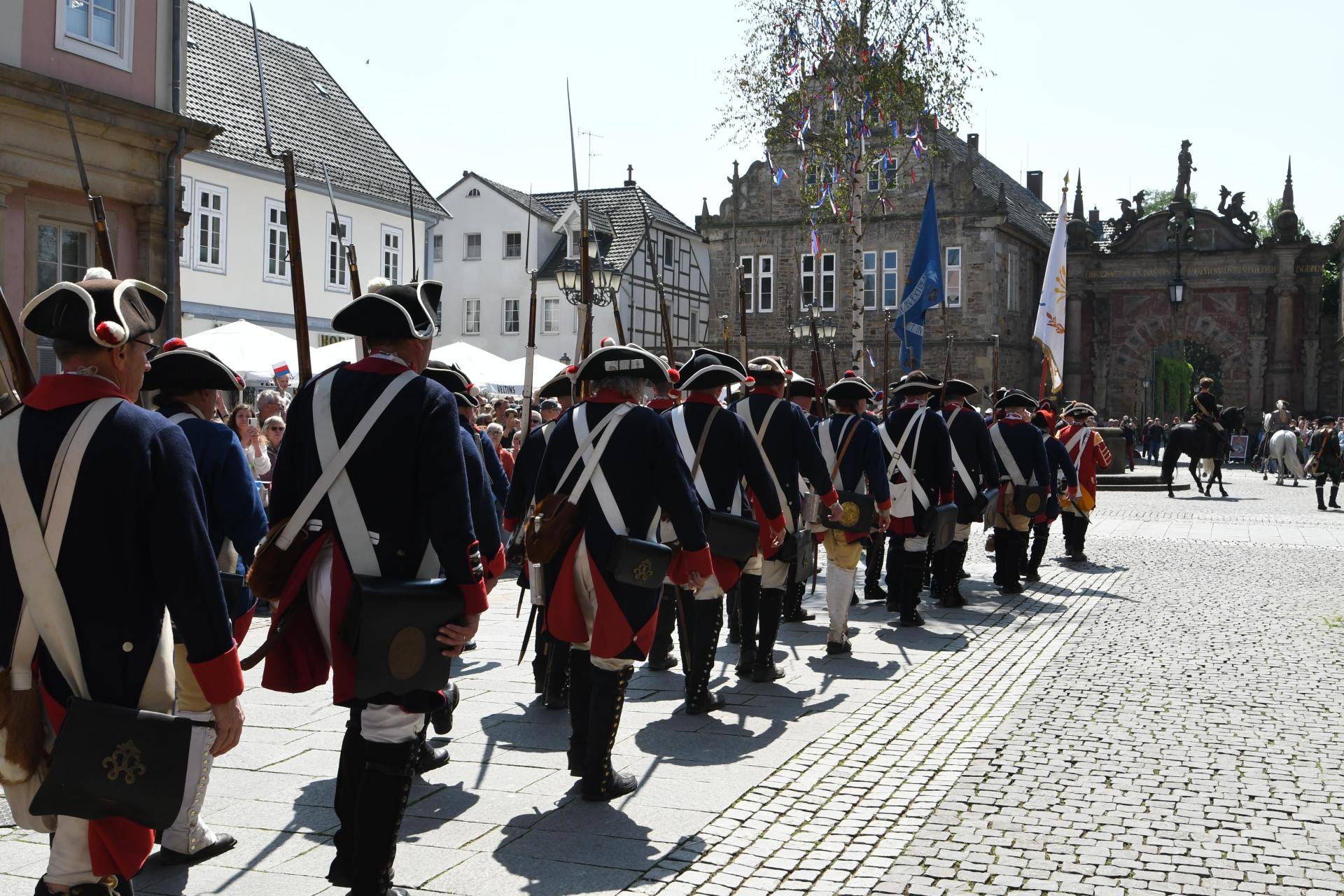 Die Stadt Bückeburg empfängt zum 300sten Geburtstag von Graf Wilhelm zu Schaumburg-Lippe ihren „Landesherren” mir einer großen Aktion in der Innenstadt. (Foto: nd)