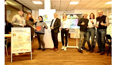 Malte Clason, Stephanie Wernsing, Melanie Bargemann, Oliver Theiß, Hedwig Boeck, Andreas Landmann, Doris Landmann und Peter Knipping bei der Siegerehrung der „Bürgermeister-Challenge“. <br><br> (Foto: Andreas Landmann)