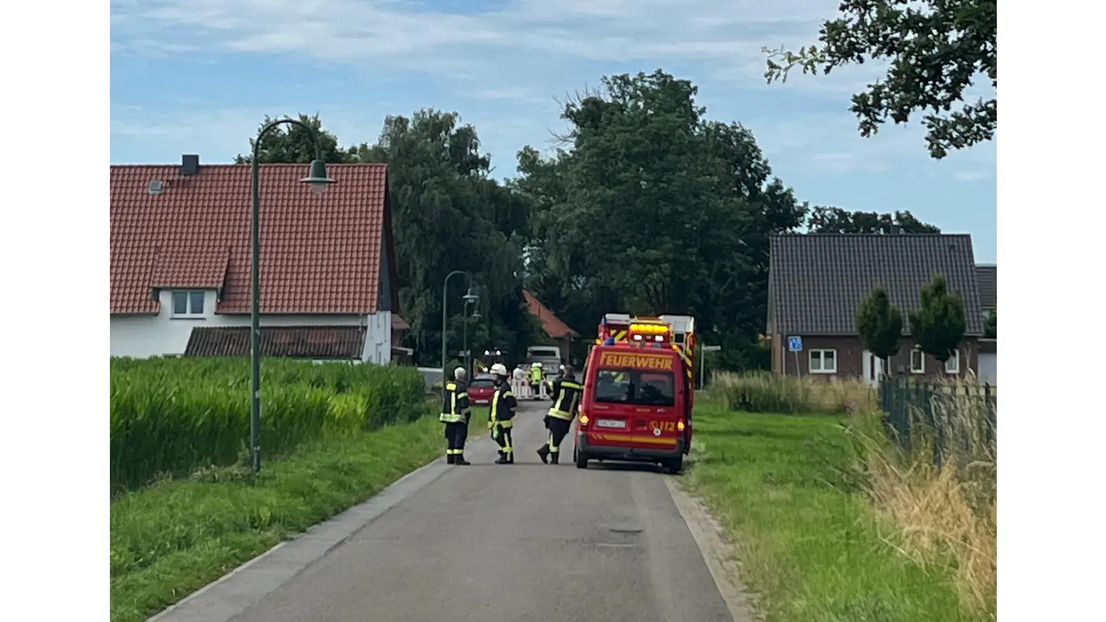 Die Einsatzstelle wurde umfangreich abgesperrt. (Foto: Gemeindefeuerwehr Nenndorf)