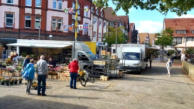 Einige Händler sind bereits vom Marktplatz vor der Stadtkirche auf einen anderen Stellplatz umgezogen. (Foto: gk)