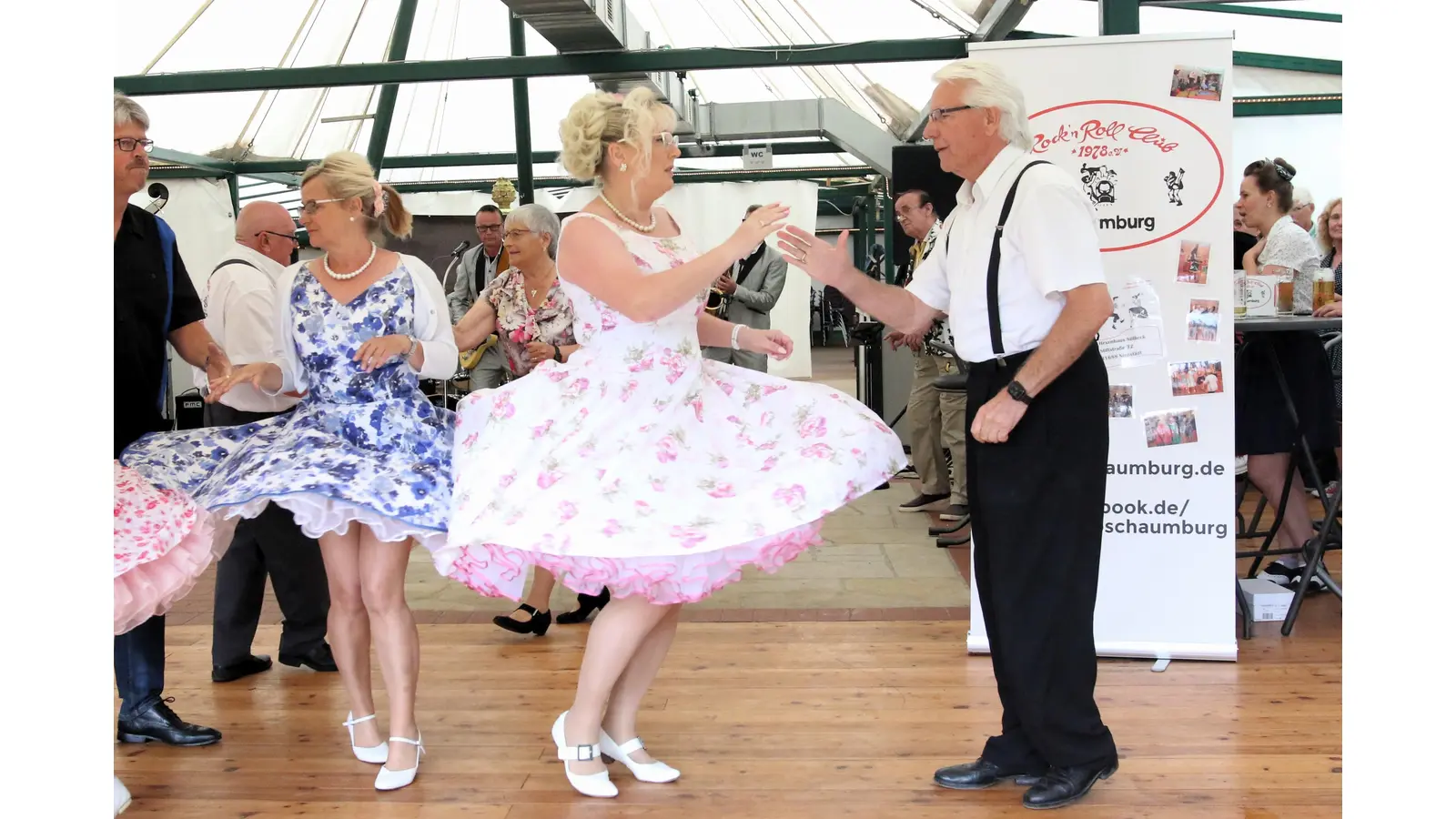 Beim Sommerfest des Rock´n´Roll-Club Schaumburg wirbeln die Petticoats. (Foto: Borchers, Bastian)