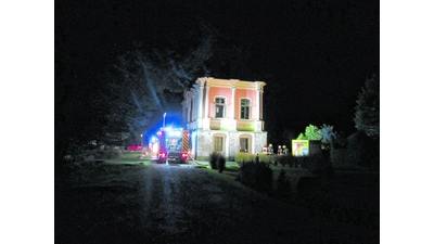 Großeinsatz auf Schloss Baum (Foto: ds)